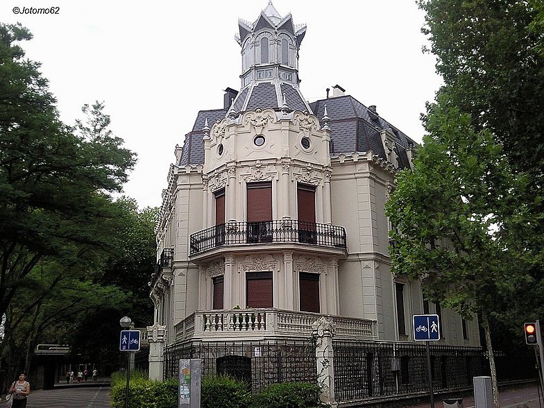 Casa zuloaga Vitoria Gasteiz paseo senda