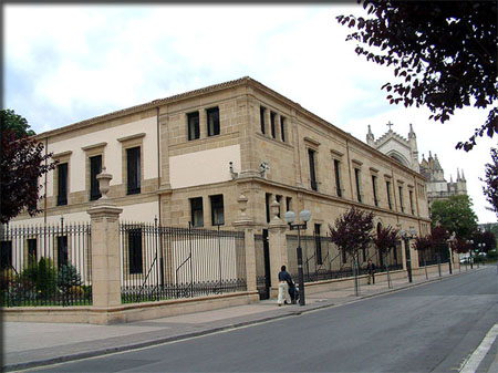 parlamento vasco paseos vitoria